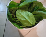 Foto del paso 2 de la receta: Ensalada de espinacas con tocino