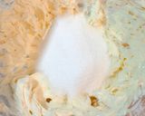 Foto langkah ke 2 dari resep Burnt Basque Cheesecake.