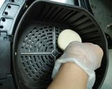 A picture of step 4 of Small Bread/Kubus (Air Frying Small Bread).