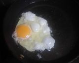 Foto del paso 1 de la receta Huevos rotos con papas fritas, pimiento frito y jamón serrano