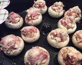 Foto del paso 4 de la receta: Champiñones rellenos de salchichas