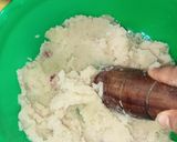 Foto langkah ke 5 dari resep Kroket kentang tahu isi sosis.