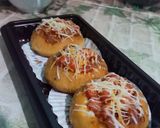 Foto langkah ke 5 dari resep Donat Pizza.