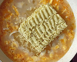 Foto langkah ke 3 dari resep Indomie Dok-Dok Kuah Pedas.