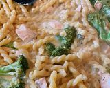 A picture of step 3 of Creamy salmon pasta with Broccoli 🥦.