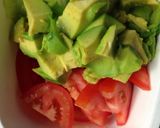 Hình bước làm 2 của món Salad bơ gà giảm cân