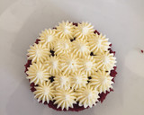 Foto langkah ke 8 dari resep Mini Red velvet cakes with creamcheese frosting.