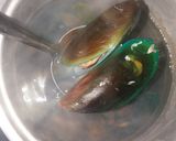 Foto langkah ke 1 dari resep Kerang hijau jamur Saus Tiram.