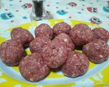 Foto del paso 2 de la receta: 🥘Albóndigas de carne con salsa y papas fritas🍟