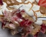 Foto del paso 4 de la receta: Avena horneada de “cheesecake” de frutilla