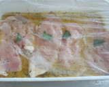 Foto del paso 9 de la receta: Pechuga de pollo marinada, macerada, al horno y alioli
