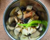 A picture of step 1 of Guava Chutney.