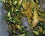 Foto langkah ke 5 dari resep Sayur ikan bawal nyomok kuning cabe ijo (ikan bawal di kuningin).