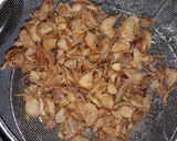 Foto langkah ke 3 dari resep Bawang goreng tepung.