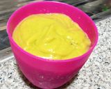 A picture of step 1 of Avocado, bananas smoothie.