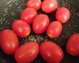 Foto del paso 13 de la receta: Chocos en salsa, brochetas de langostinos al whisky y coquinas al ajillo