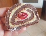 Kókuszos kekszes-meggyes-tekercs recept fázis 4 fotója