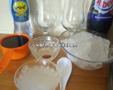 A picture of step 1 of Pink Layered ribena mocktail.