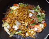รูปขั้นตอนการทำที่ 7 ของ เส้นเหลืองผัดซีอิ๊วกุ้ง