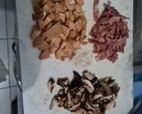 Foto langkah ke 2 dari resep Kebab Roti with Mushroom Sauce.