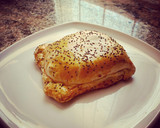 Foto del paso 5 de la receta: Riquísimo hojaldre relleno de carne picada y queso cheddar
