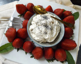 Foto del paso 2 de la receta: Fresones con crema de seda