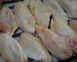 Foto del paso 1 de la receta: Alitas, patitas de pollo con pasta de garbanzos