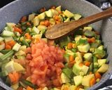 A picture of step 4 of Vegetable Soup with Meat.