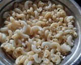 A picture of step 3 of Shezwan sauce spicy macaroni.