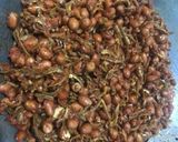Foto langkah ke 5 dari resep Sambal Goreng Teri Kacang Dengan Daun Jeruk.