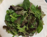 Foto del paso 1 de la receta: Ensalada de salmón, rúcula y aguacate