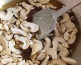 કાજુ ચિકકી (Kaju Chikki Recipe In Gujarati) રેસીપી સ્ટેપ1ફોટો