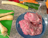 Foto del paso 1 de la receta: Empanada de carrilleras y chirivía