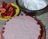 Foto del paso 4 de la receta: Tarta con mousse de frutillas y crema Chantilly 🍓🍓🍓💞💞