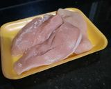 Foto del paso 1 de la receta: Churrasquitos de pollo y revuelto de zapallitos