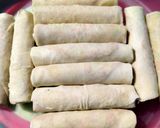 Foto langkah ke 3 dari resep Lumpia Telur Gulung.