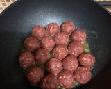 Foto langkah ke 2 dari resep Semur bola daging cincang.