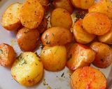 A picture of step 2 of Baby potatoes in green gravy.