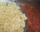 Foto langkah ke 5 dari resep Tuna Tomate Farfalle Pasta.