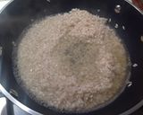 Foto del passaggio 3 della ricetta Risotto con succo di clementine, scampi e limone caramellato