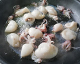 Foto del paso 2 de la receta: Chipironcitos en salsa verde🦑🌿