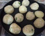 A picture of step 6 of Stuffed aalo bonda in appe pan.