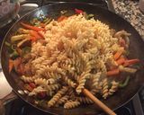 Foto del paso 4 de la receta: Salteado de fideos con vegetales