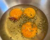 Une image de l'étape 2 de Omelette au fromage de brebis et estragon.