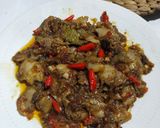 Foto langkah ke 5 dari resep Oseng kerang kijing pedas.