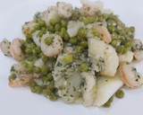 Foto del paso 1 de la receta: Gallo con guisantes y gambas en salsa verde