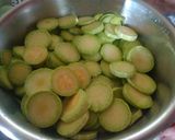 A picture of step 1 of Zucchini e cipolla.