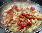 Foto del paso 5 de la receta Huevos con patatas, jamón y migas