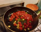 Foto del paso 4 de la receta: Cintas cortadas a cuchillo con salsa caprese reversionada