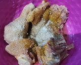 Foto langkah ke 1 dari resep Ayam Goreng Lengkuas Metode Kukus Bumbu Marinasi Instan.